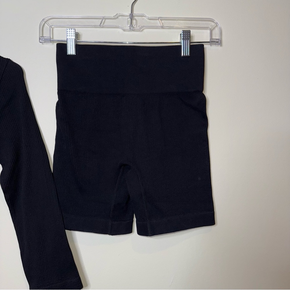 🖤Nikibiki Black Ribbed Workout Set - Picture 4 of 5